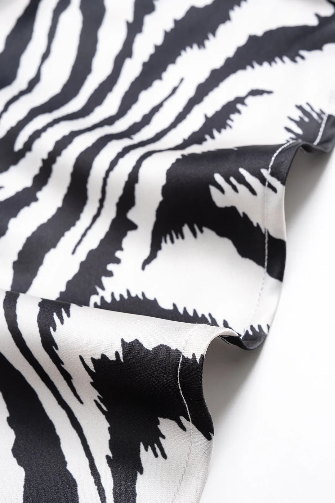 Contrast Abstract Print Satin Ruched Zipper Skirt sold by Micas product image thumbnail 4