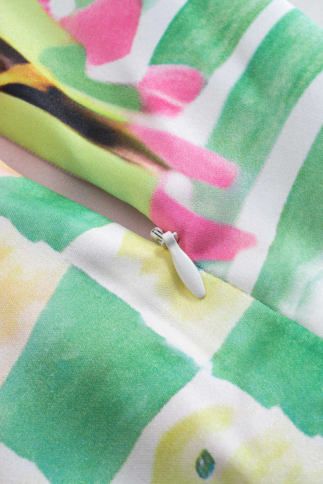 Plus størrelse satin pop kunst mønster lynlås høj talje split nederdel sold by Micas product image thumbnail 4