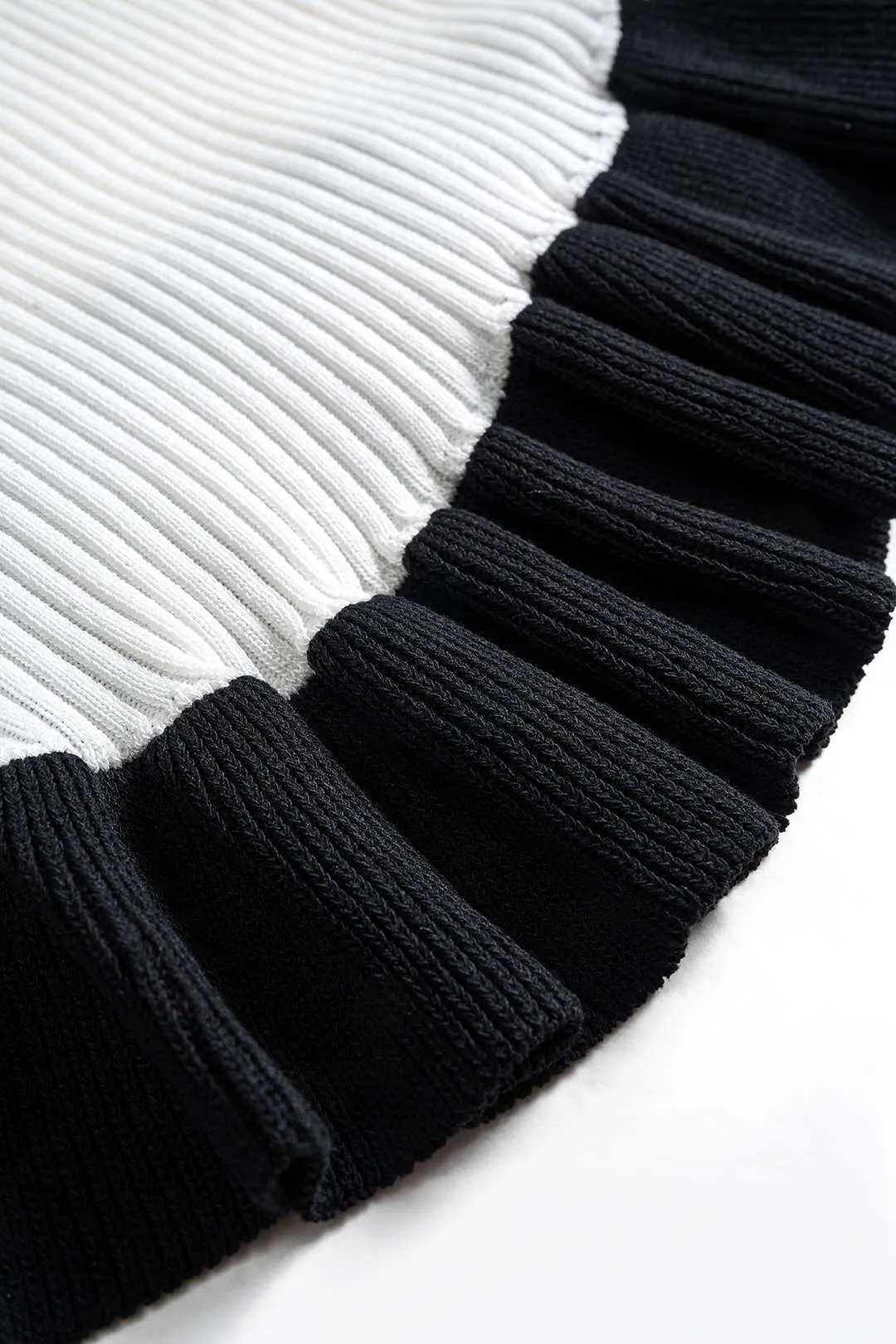 Contrast Pleated Hem Tank Top sold by Micas product image thumbnail 4