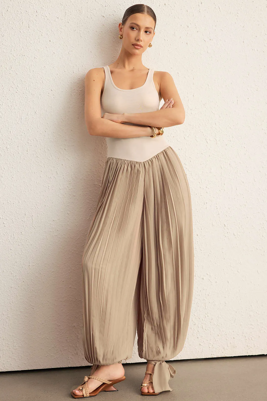 Chiffon Patchwork Pleated Sleeveless Jumpsuit sold by Micas product image thumbnail 2