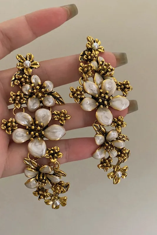 Metal Flower Shape Earrings made by Micas