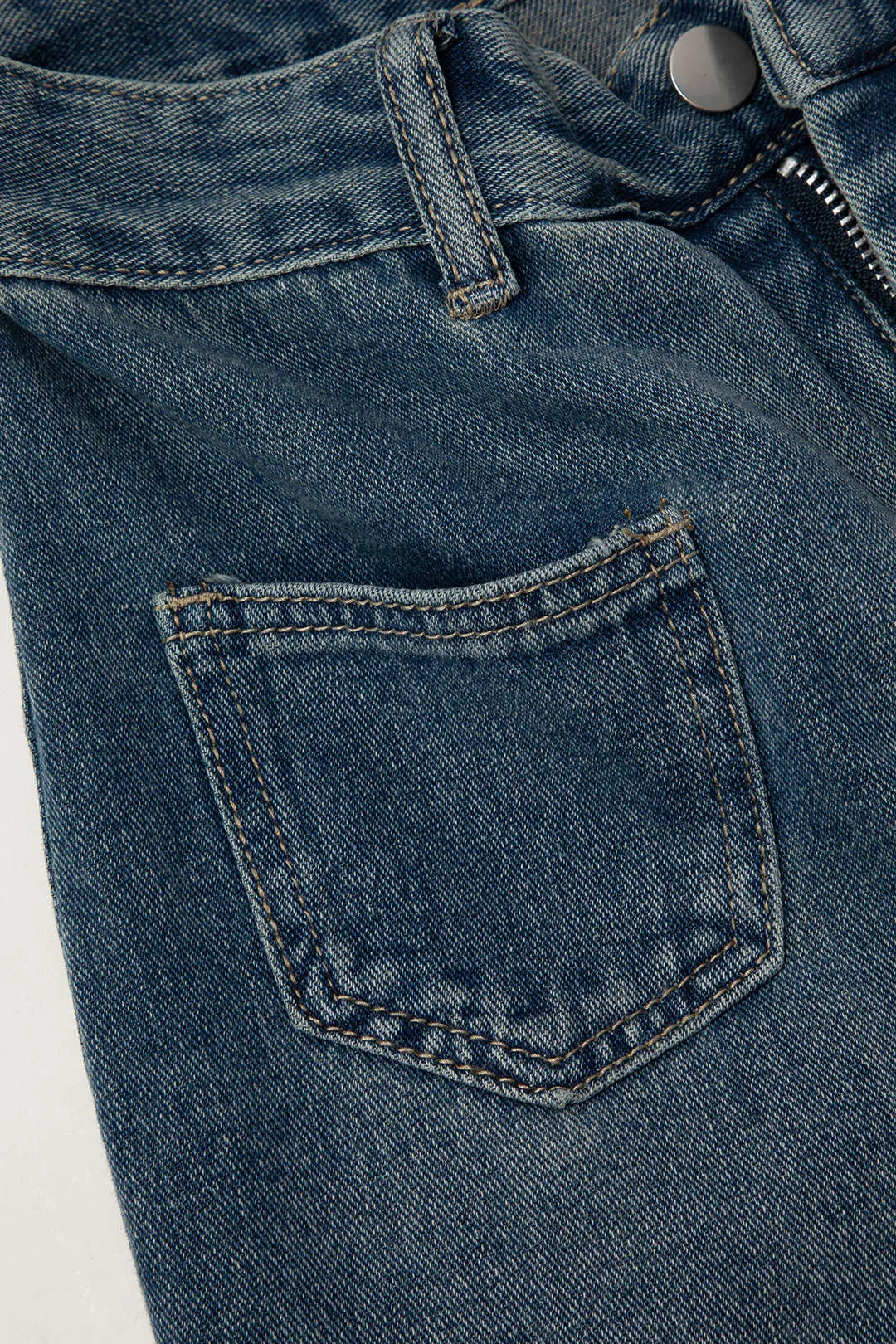 Denim Frayed Pocket High-Waisted Jeans sold by Micas product image thumbnail 3