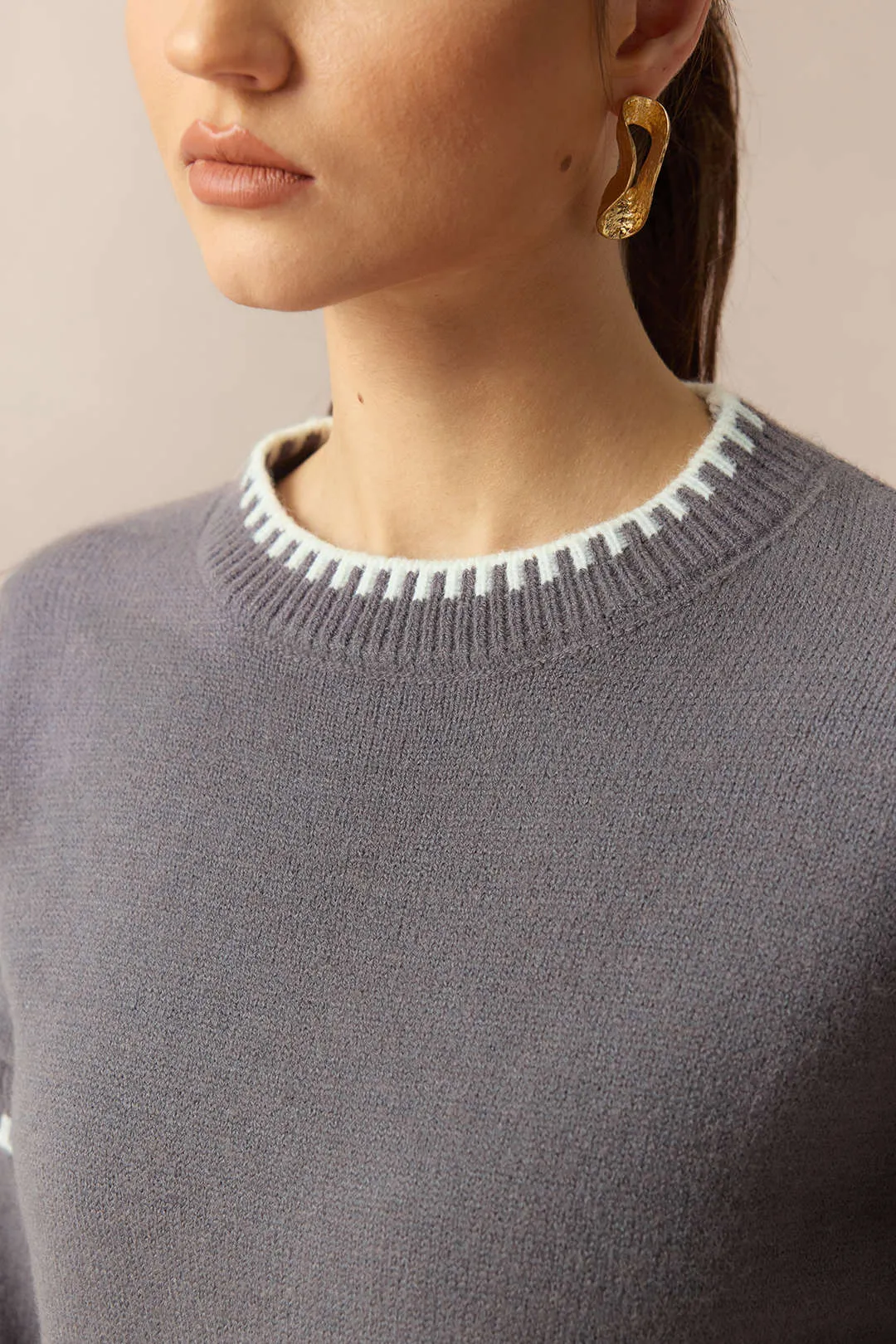 Knit Contrast Binding Round Neck Long-Sleeve Top And Skirt Set sold by Micas product image thumbnail 5