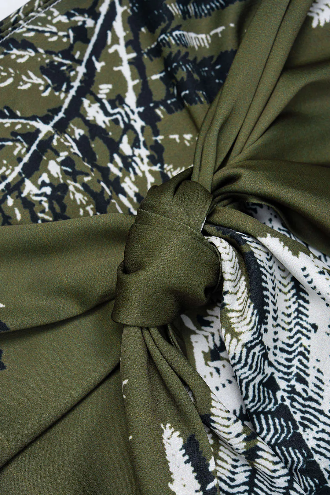 Leaves Contrast Print Satin Backless Tube Top sold by Micas product image thumbnail 3
