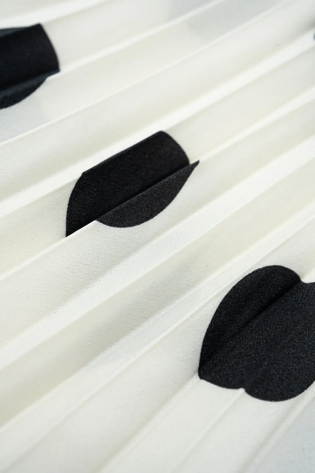 Polka Dots Print Pleated High Waist Skirt sold by Micas product image thumbnail 4