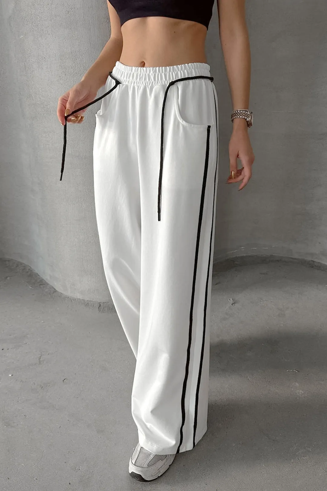 Contrast Binding Pocket High Waist Wide Leg Pants sold by Micas