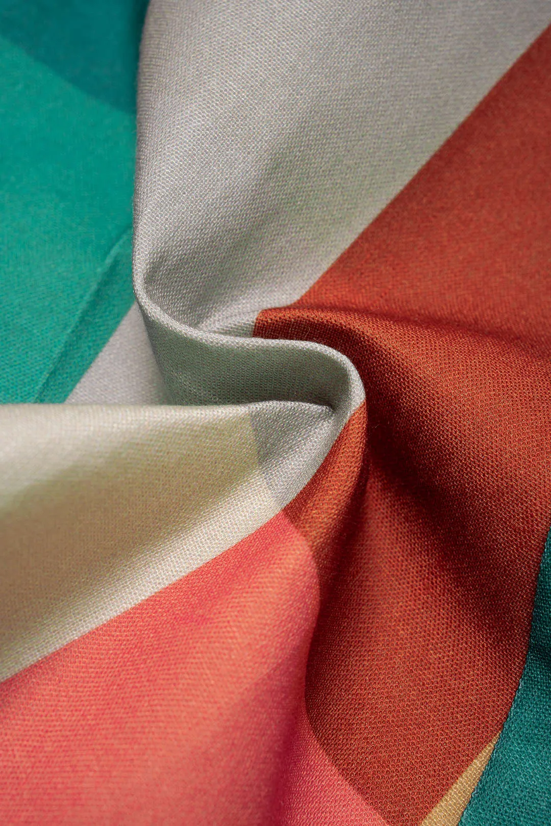 Geometric Plaid Print Wide Leg Shorts sold by Micas product image thumbnail 4