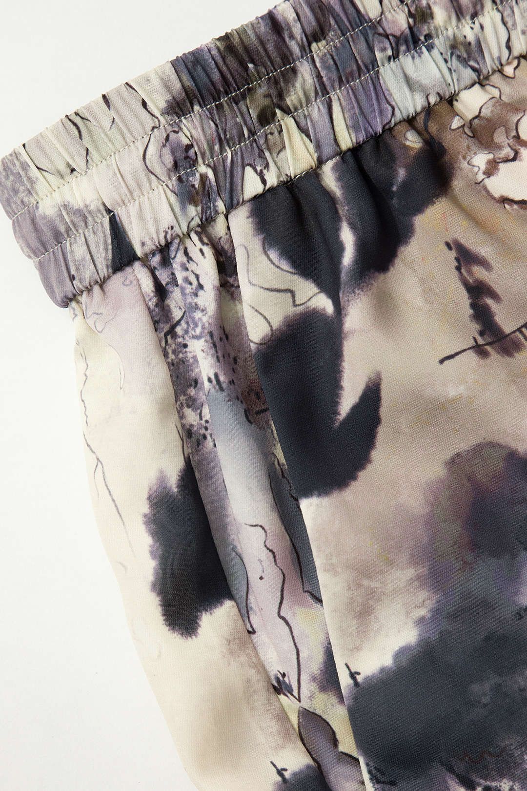 Leaves Print Wide Leg Pants sold by Micas product image thumbnail 3