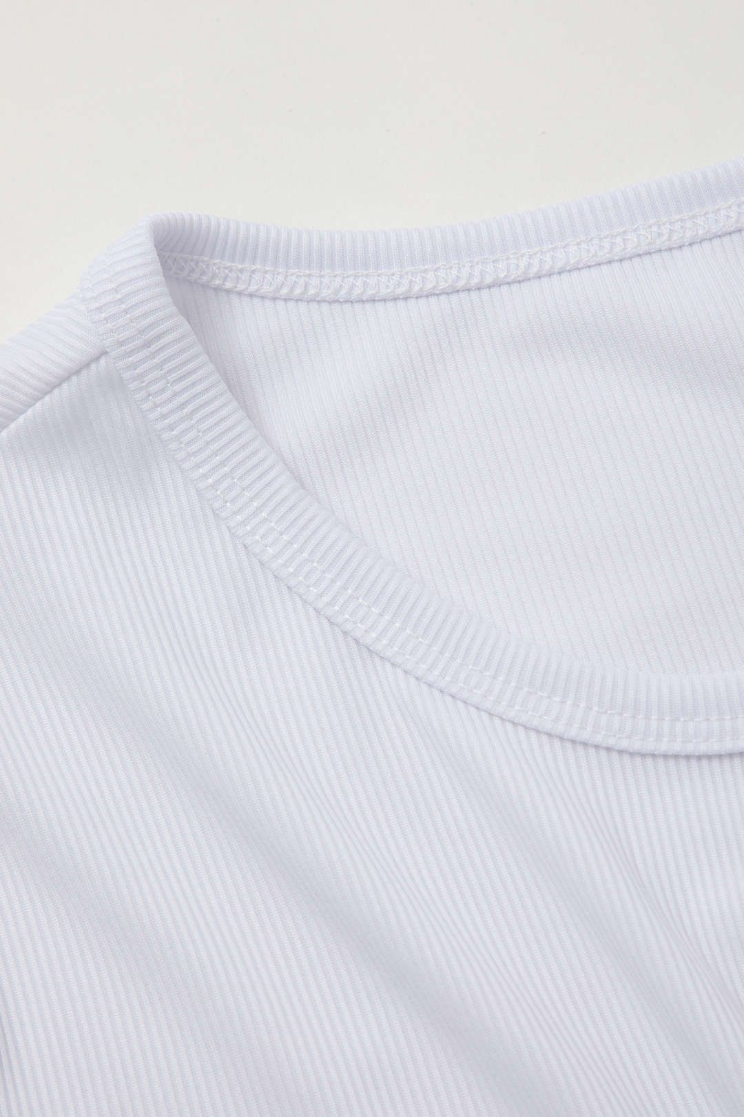 U-ring Hem Ruched Crop T-shirt sold by Micas product image thumbnail 3