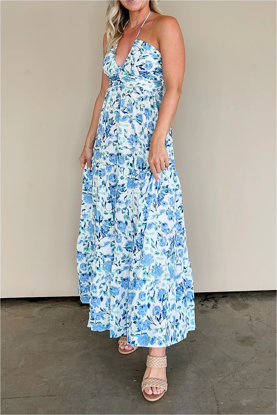 Blomsterprint halterbinding maxi kjole sold by Micas