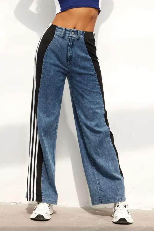 Kontrast jeans med brede ben sold by Micas