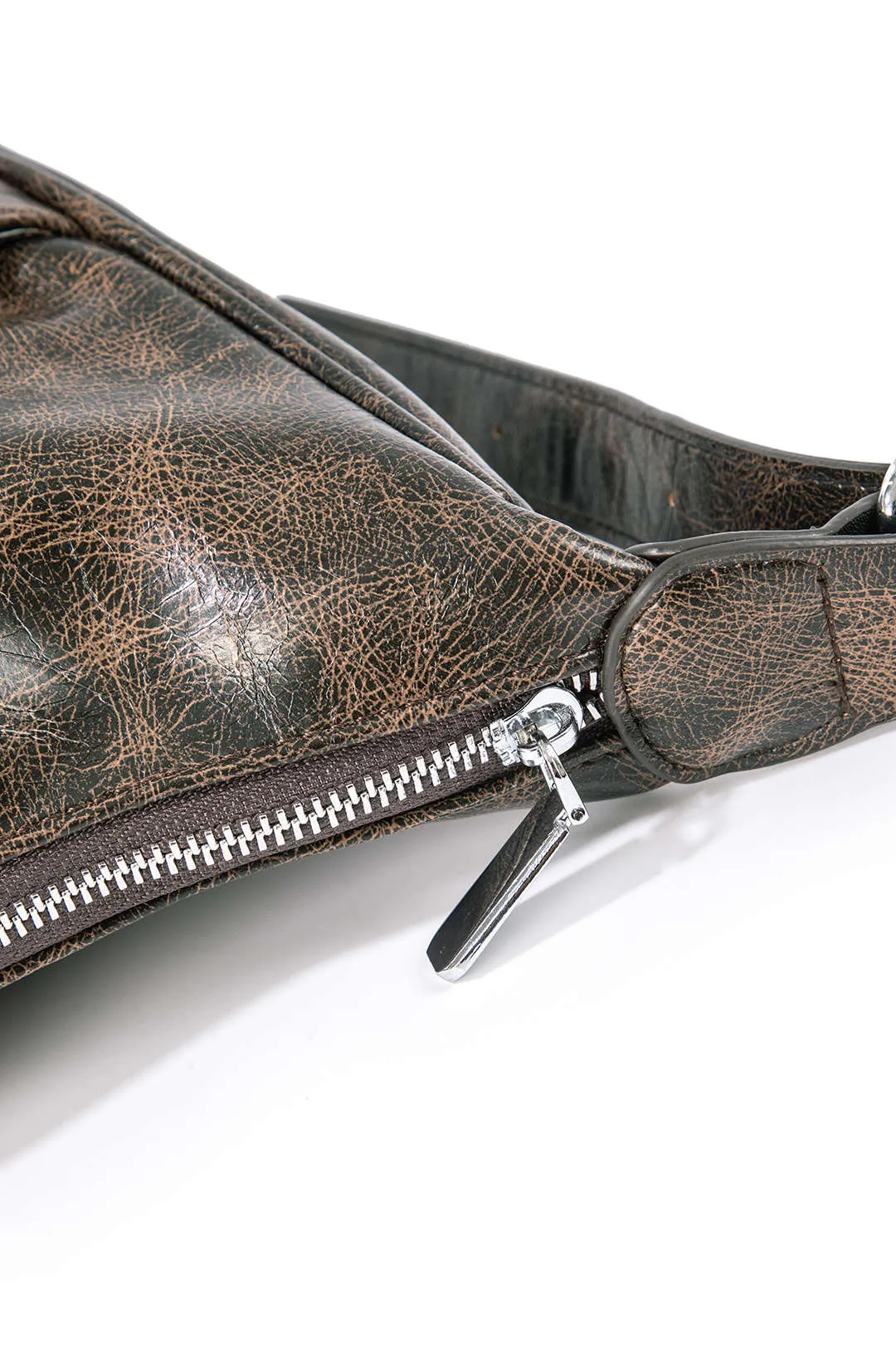 Retro cross-body taske sold by Micas product image thumbnail 3