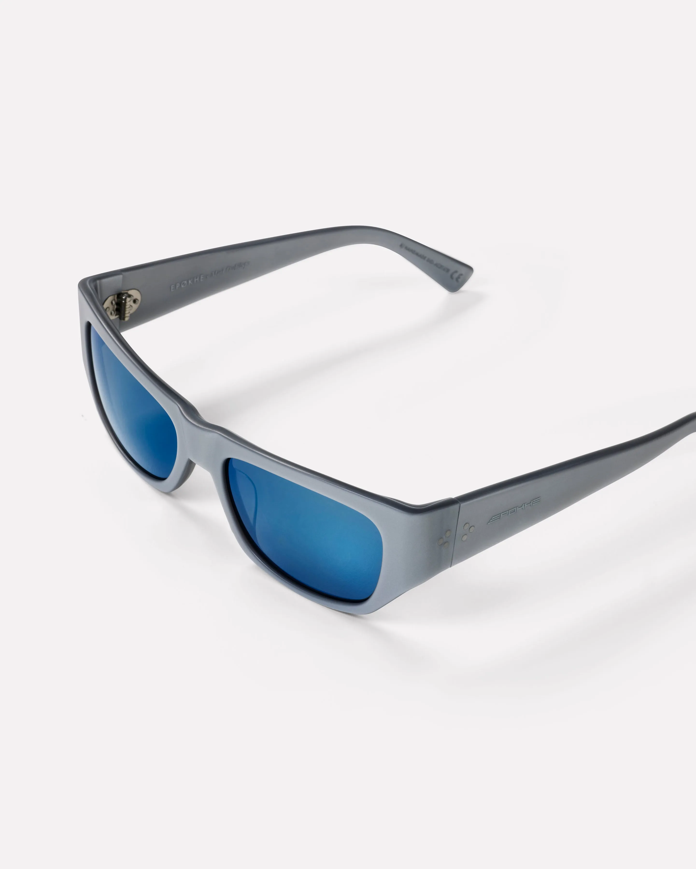 Memphis x Mark Occhilupo - Silver Polished / Blue Iridium Polarized sold by Epokhe product image thumbnail 4