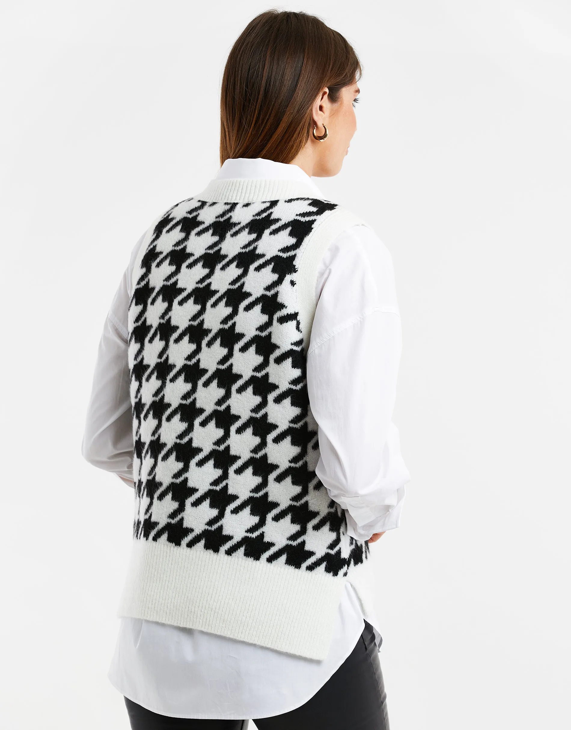 Women's Black & White Dogtooth Knitted Sweater Vest sold by Threadbare product image thumbnail 2