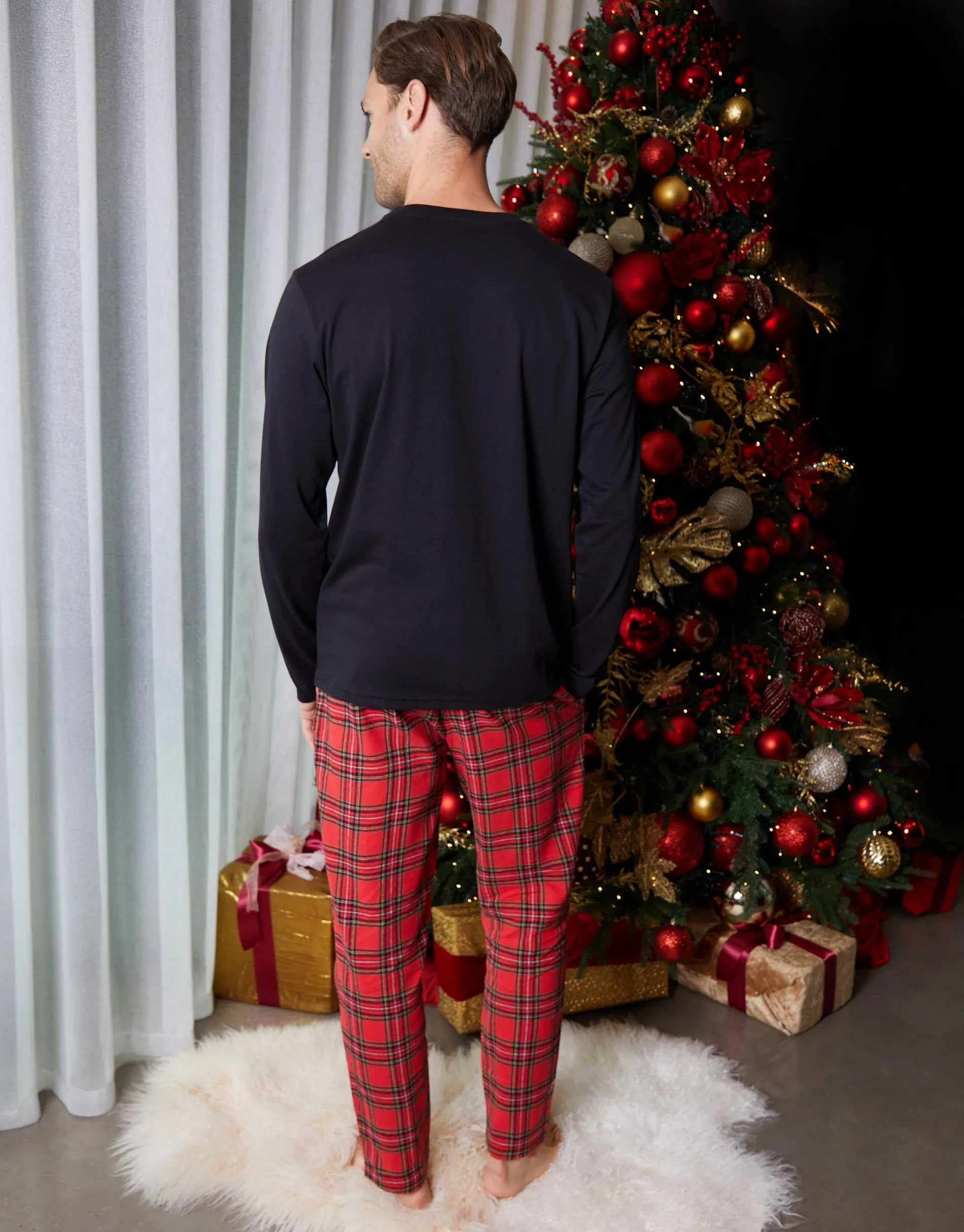 Black Christmas Wreath Long Pyjamas (2-Piece Set) sold by Threadbare product image thumbnail 4