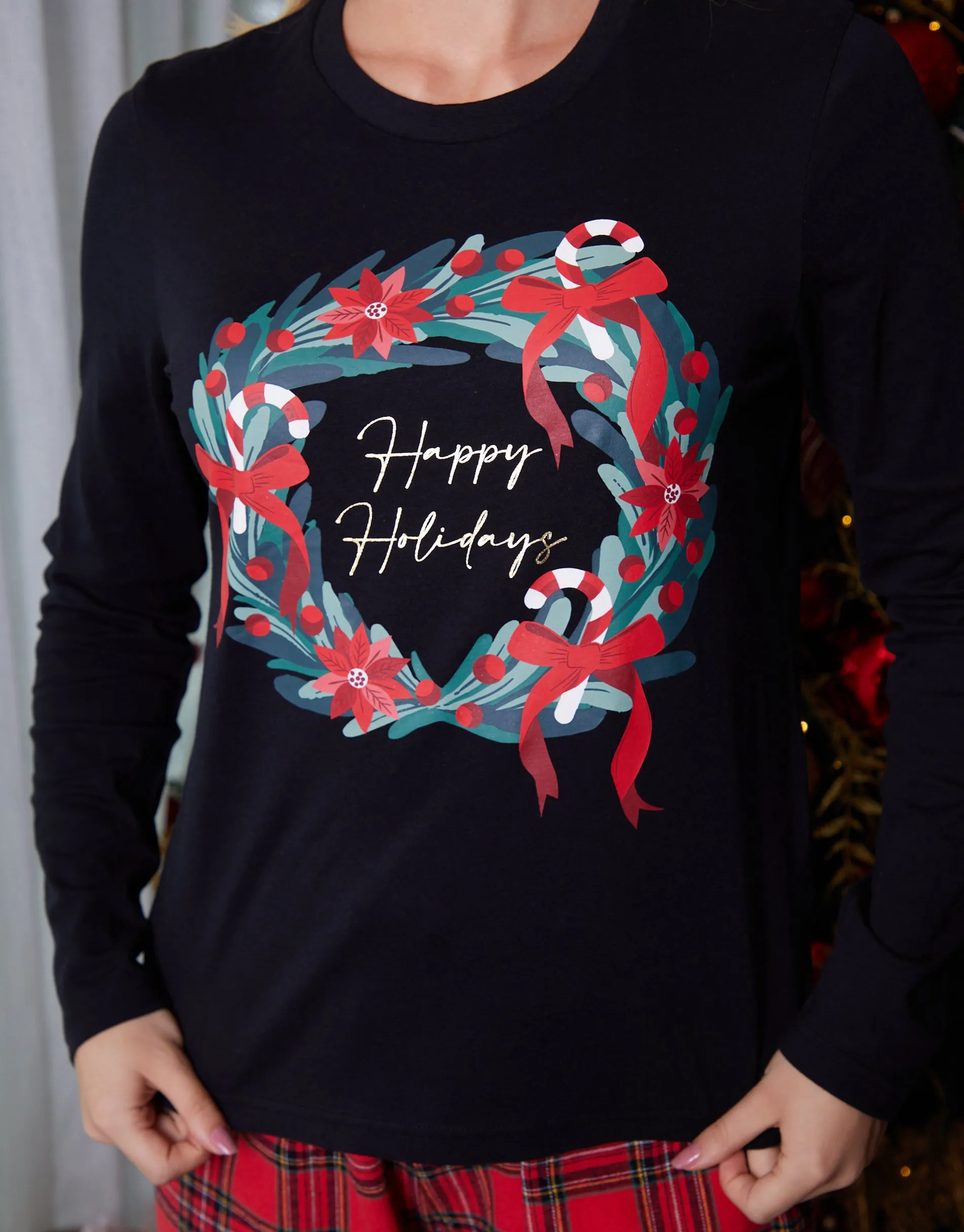 Black Christmas Wreath Long Pyjamas (2-Piece Set) sold by Threadbare product image thumbnail 5