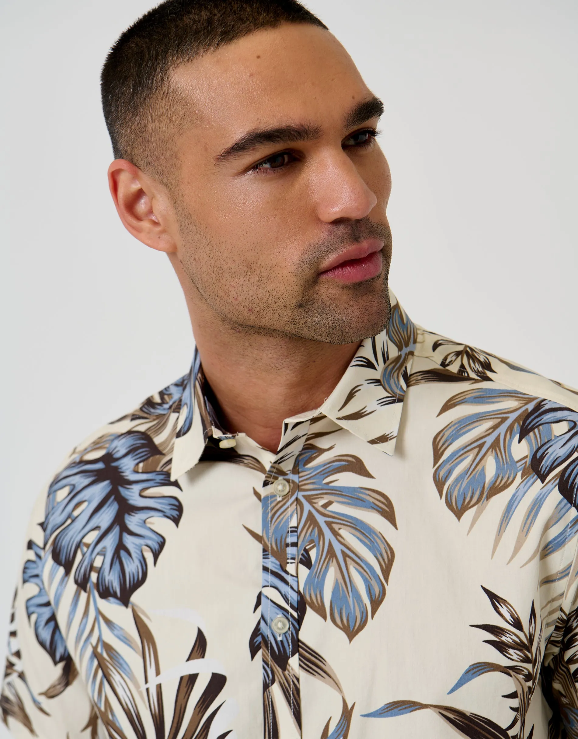 Leaf Print Cotton Poplin Short Sleeve Shirt in Ecru sold by Threadbare product image thumbnail 4