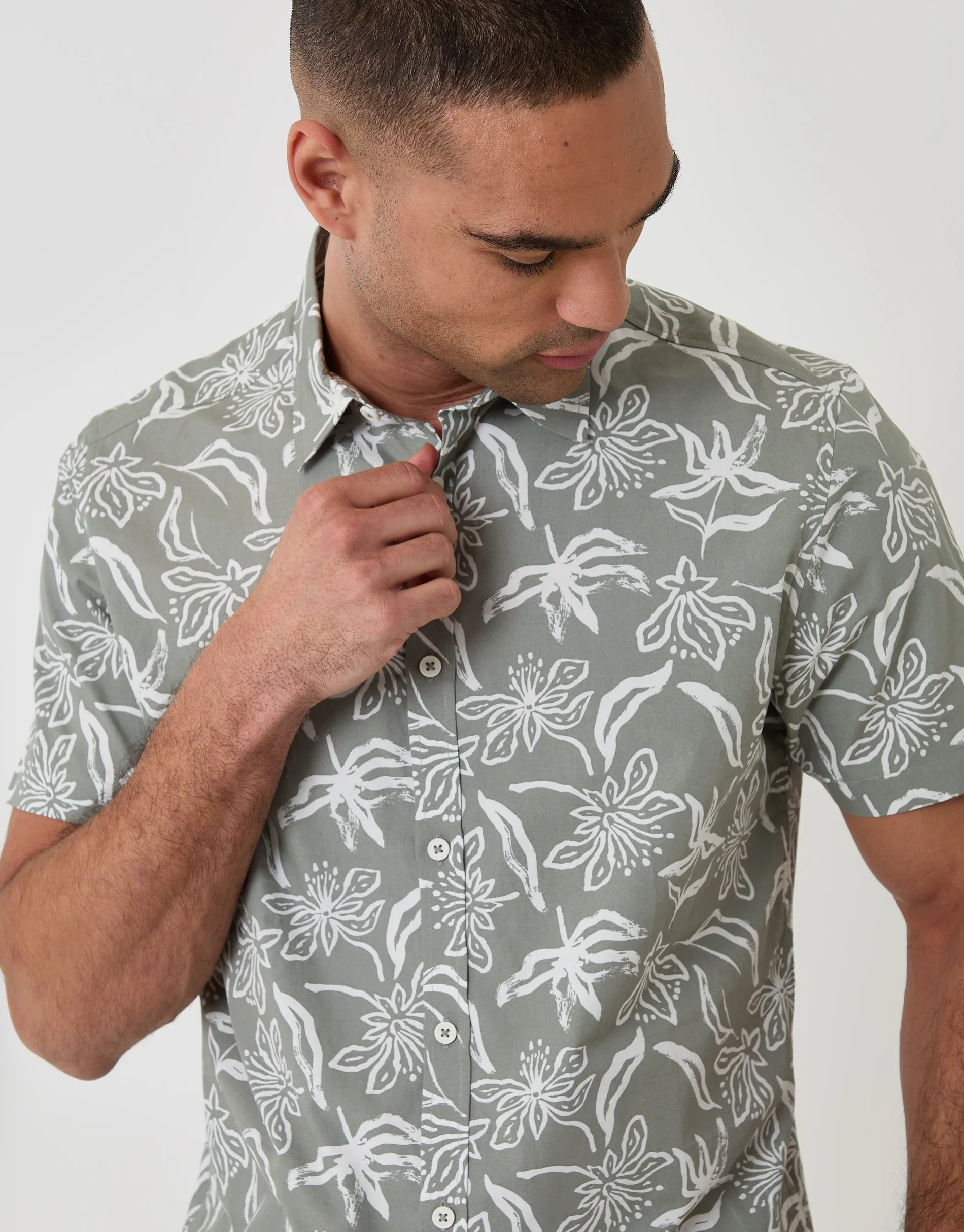 Tropical Print Cotton Poplin Short Sleeve Shirt in Sage Green sold by Threadbare product image thumbnail 4