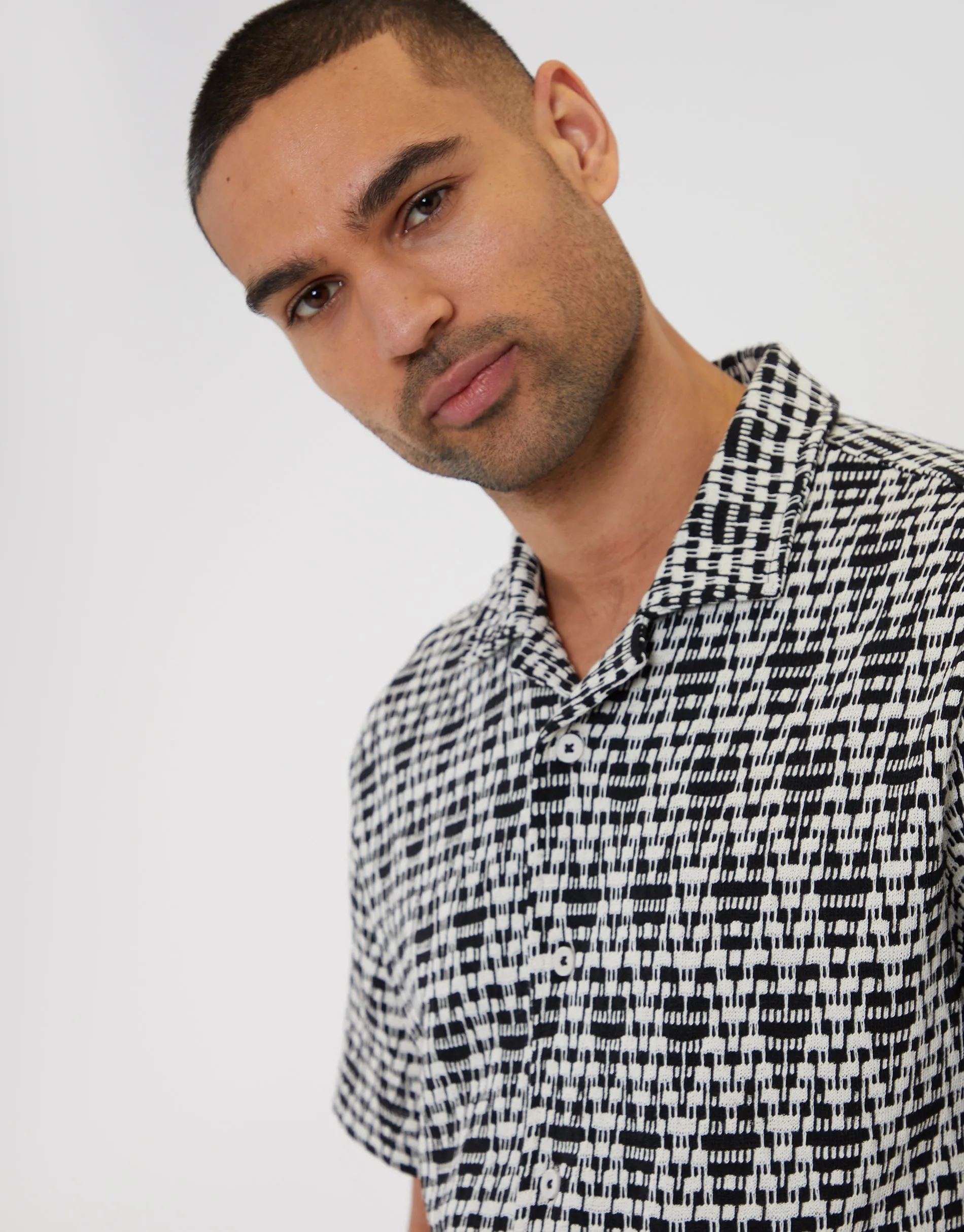 Men's Black & Cream Zig Zag Revere Collar Short Sleeve Shirt sold by Threadbare product image thumbnail 4