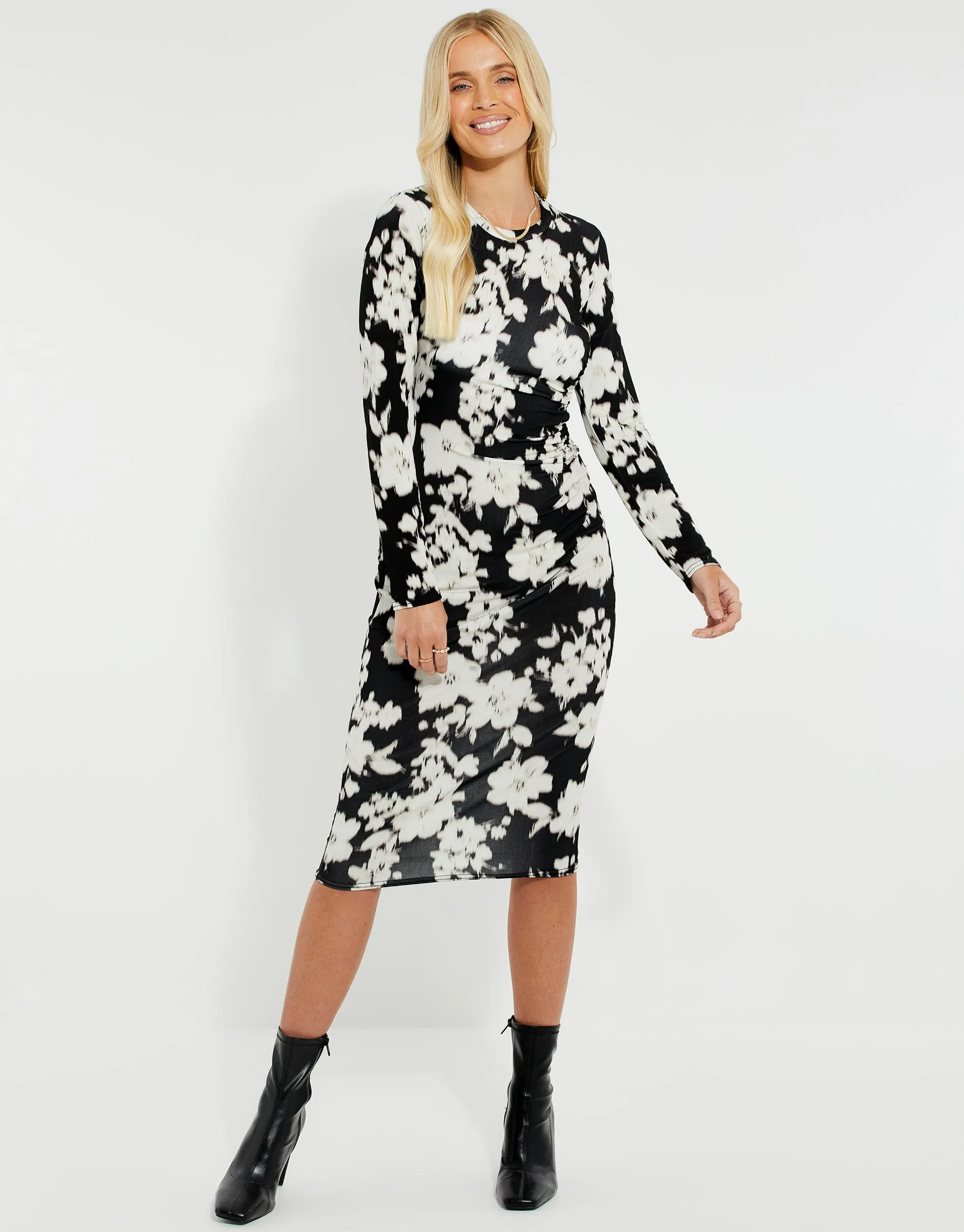 Women's Black & White Floral Ruched Midi Dress sold by Threadbare product image thumbnail 3