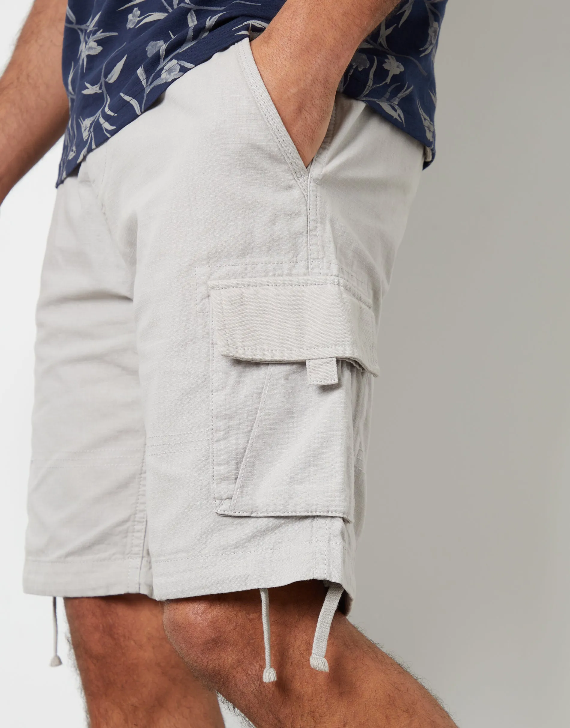 Men's Off White Cargo Shorts sold by Threadbare product image thumbnail 4