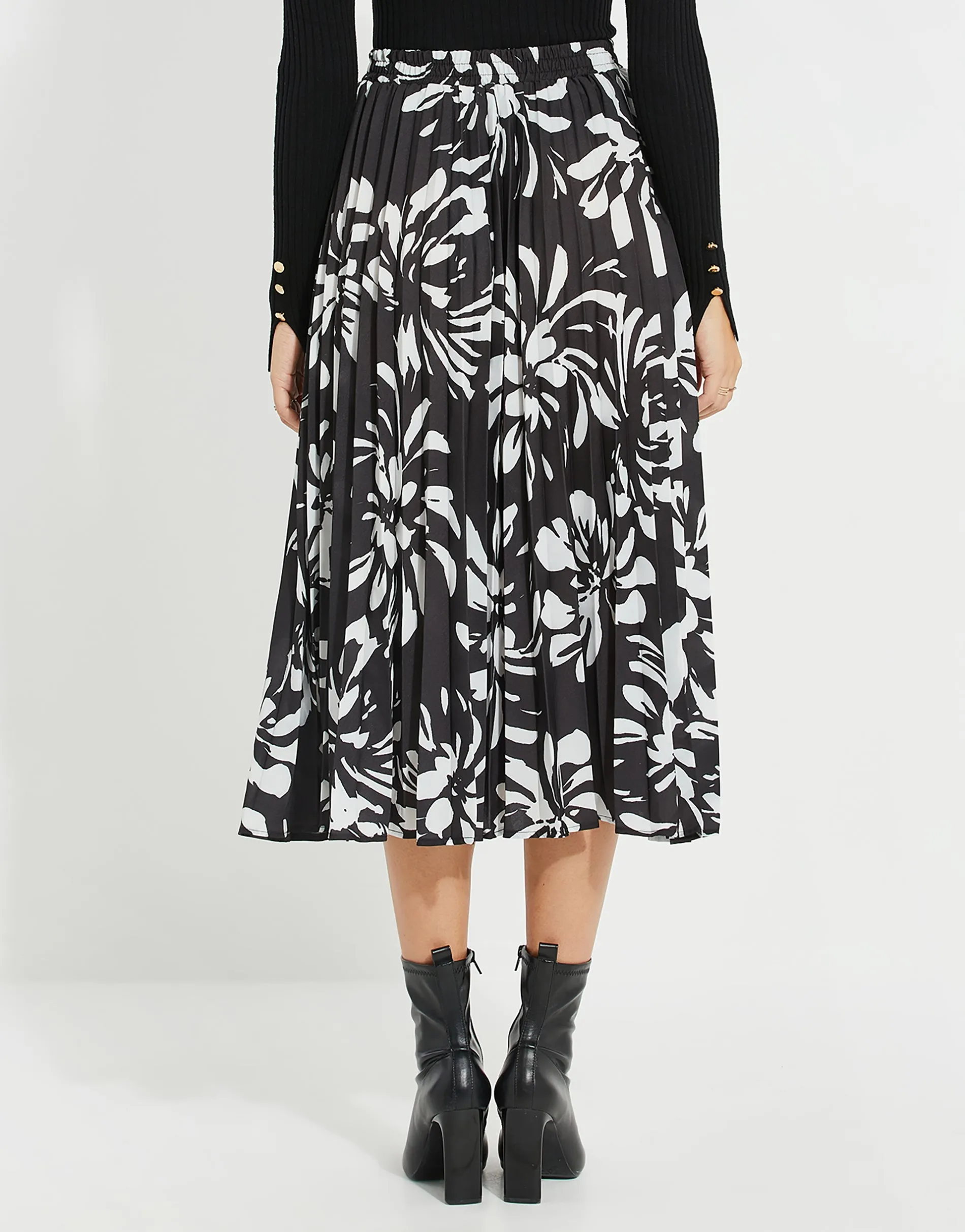 Women's Black & White Floral Pleated Skirt sold by Threadbare product image thumbnail 2