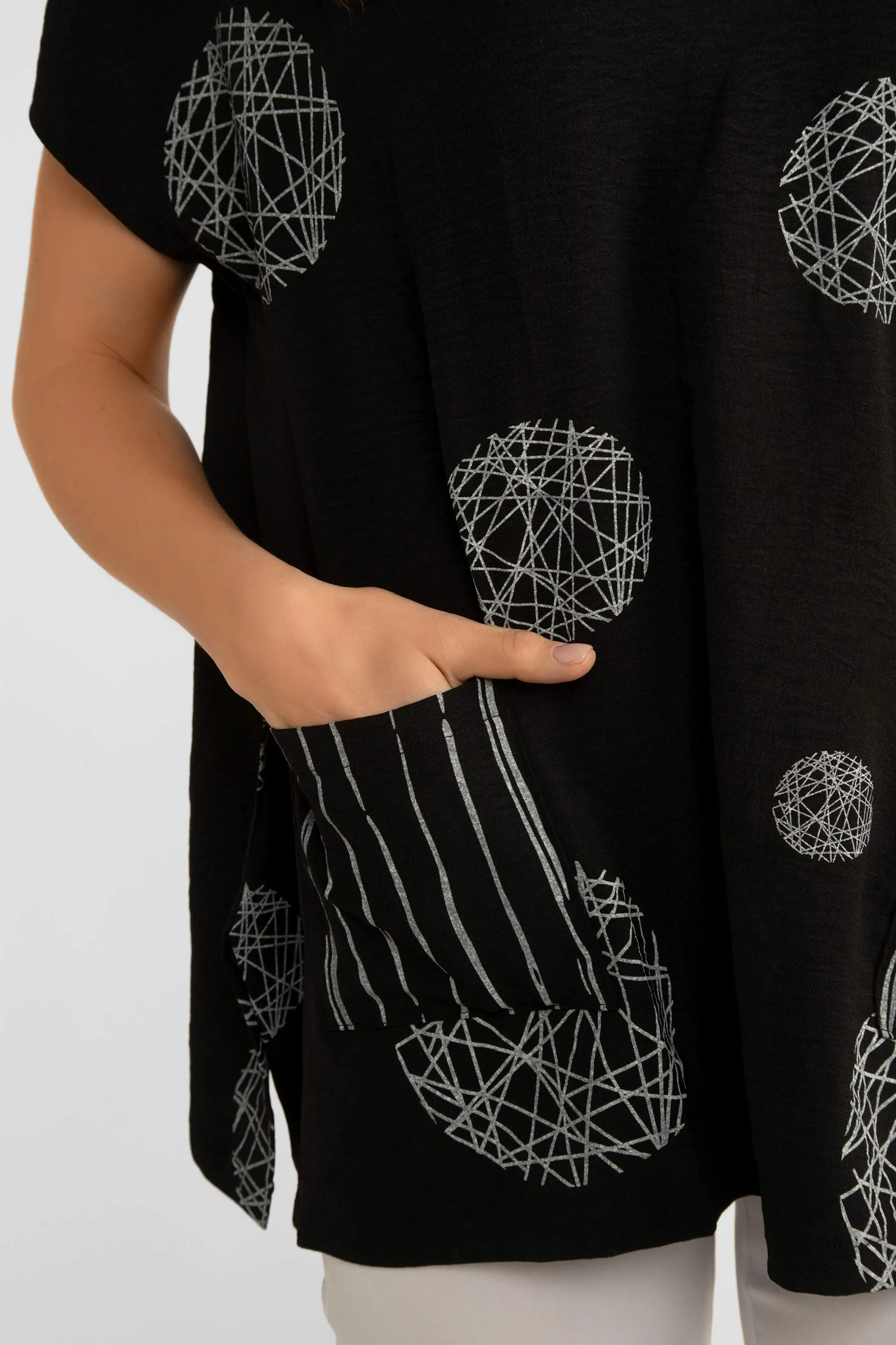 Black & White Circle Print Short Sleeve Top sold by Bellissima product image thumbnail 3