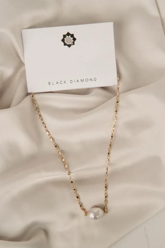 Pearl & Chain Necklace sold by Bellissima