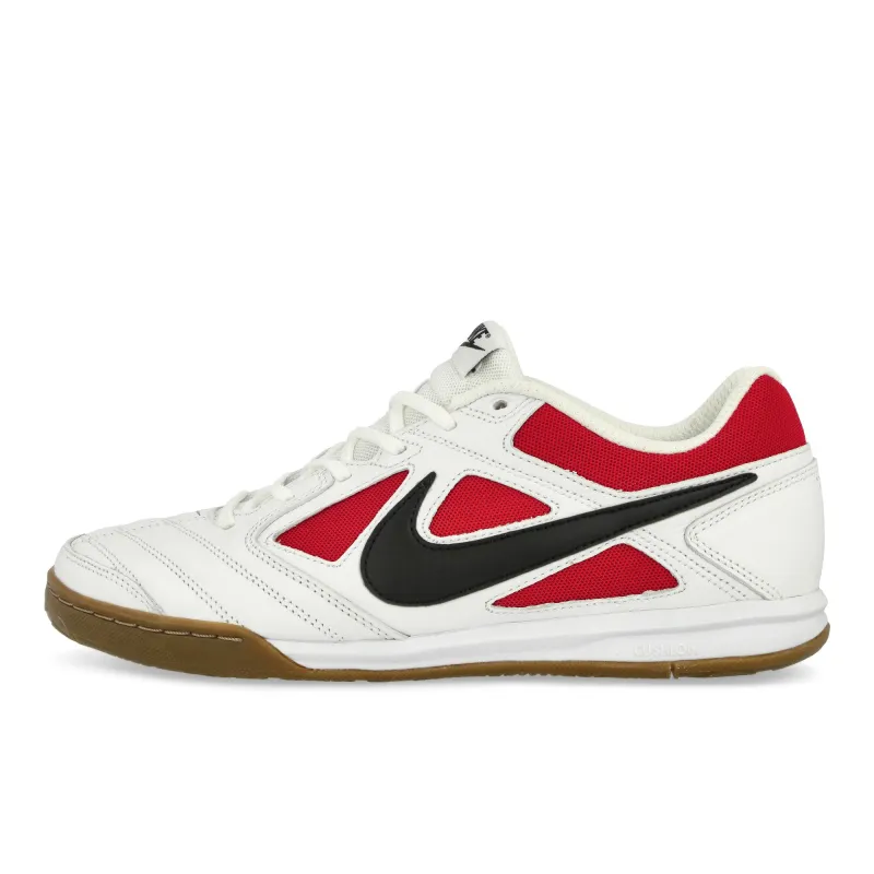 Gato made by Nike