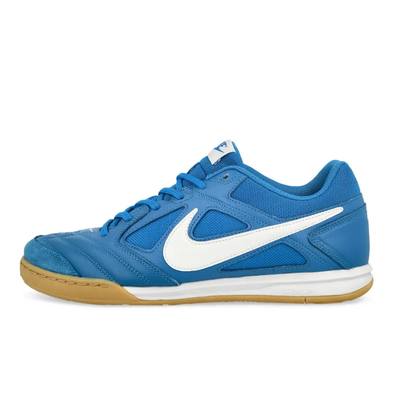 Gato made by Nike