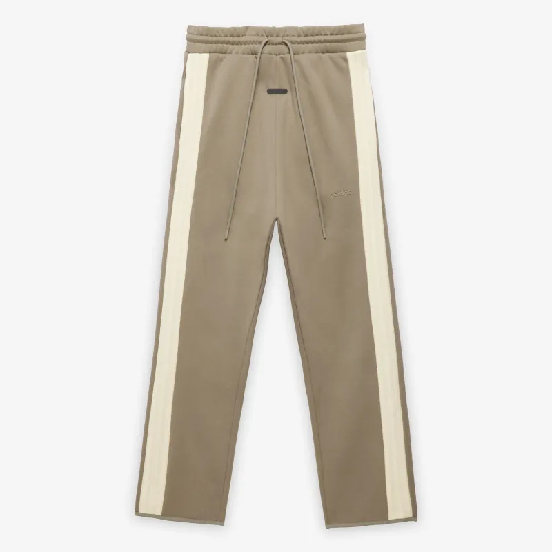 Relaxed Sweatpant made by Adidas