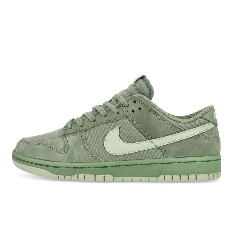 Dunk Low Retro Premium made by Nike