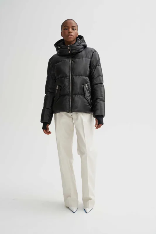 Nikita sold by Noize