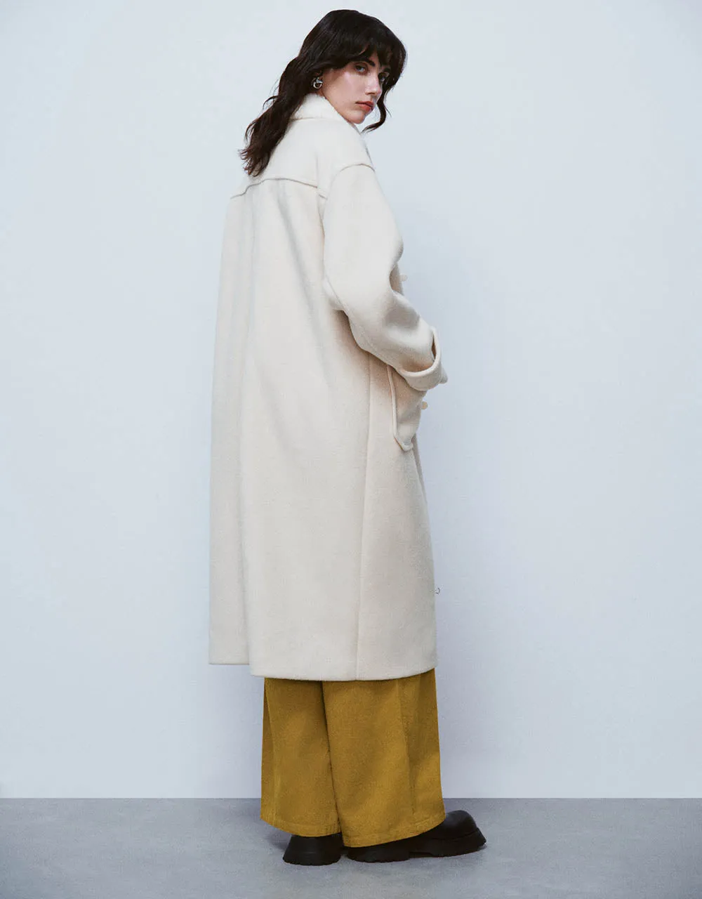 Loose Long Coat With Furry Collar sold by Urban Revivo product image thumbnail 4
