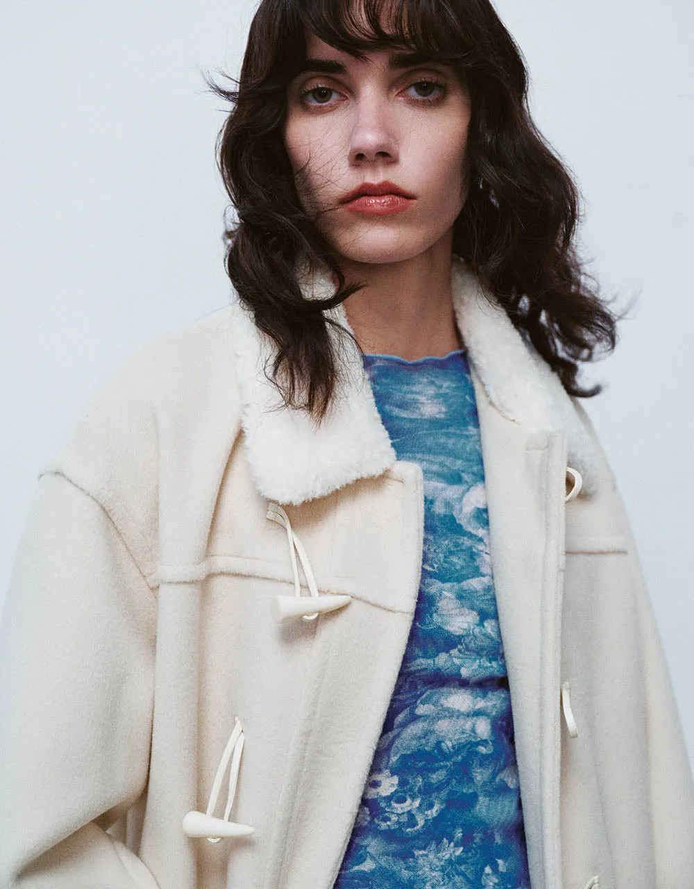 Loose Long Coat With Furry Collar sold by Urban Revivo product image thumbnail 5