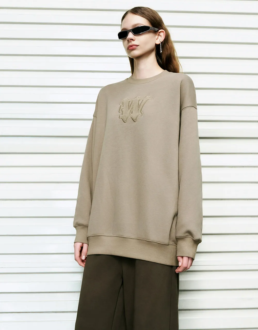 Letter Embossed Crew Neck Loose Sweatshirt sold by Urban Revivo product image thumbnail 3