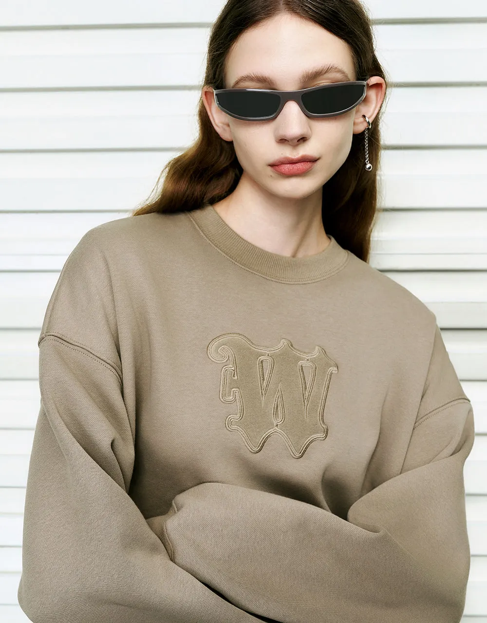 Letter Embossed Crew Neck Loose Sweatshirt sold by Urban Revivo product image thumbnail 5