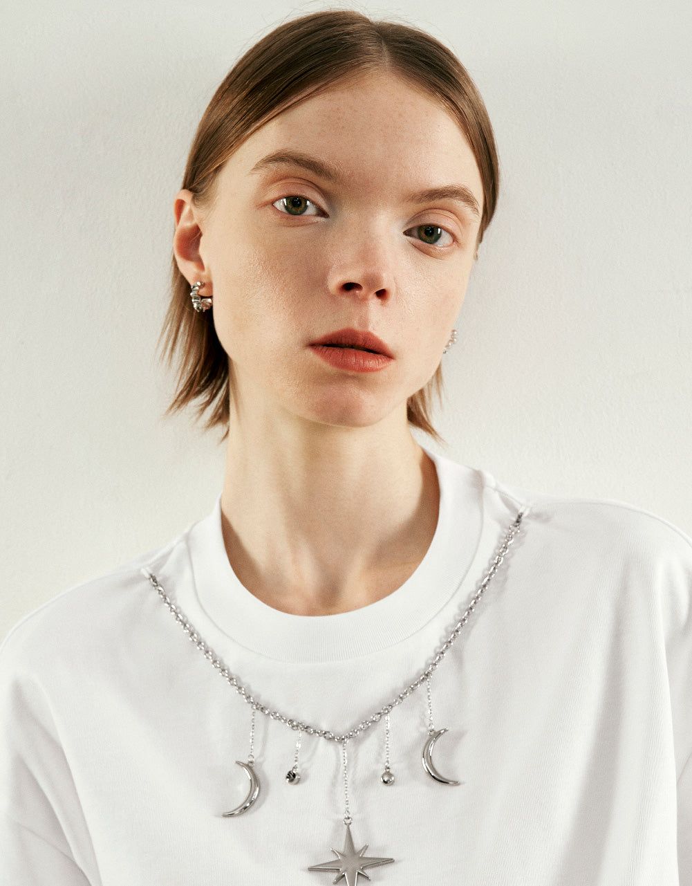 Crew Neck Loose T-Shirt With Necklace sold by Urban Revivo product image thumbnail 5