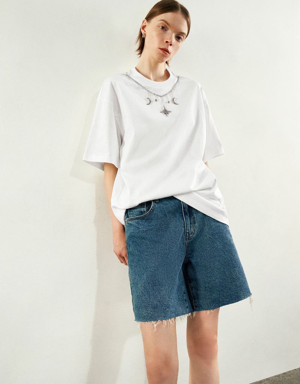 Crew Neck Loose T-Shirt With Necklace sold by Urban Revivo product image thumbnail 3