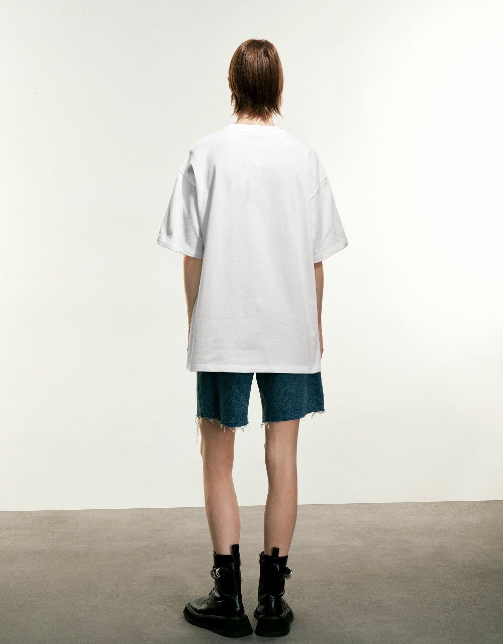 Crew Neck Loose T-Shirt With Necklace sold by Urban Revivo product image thumbnail 4