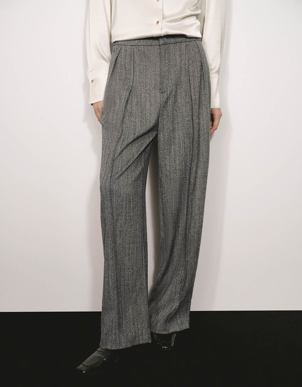 Tailored Wide-Leg Pants sold by Urban Revivo product image thumbnail 3