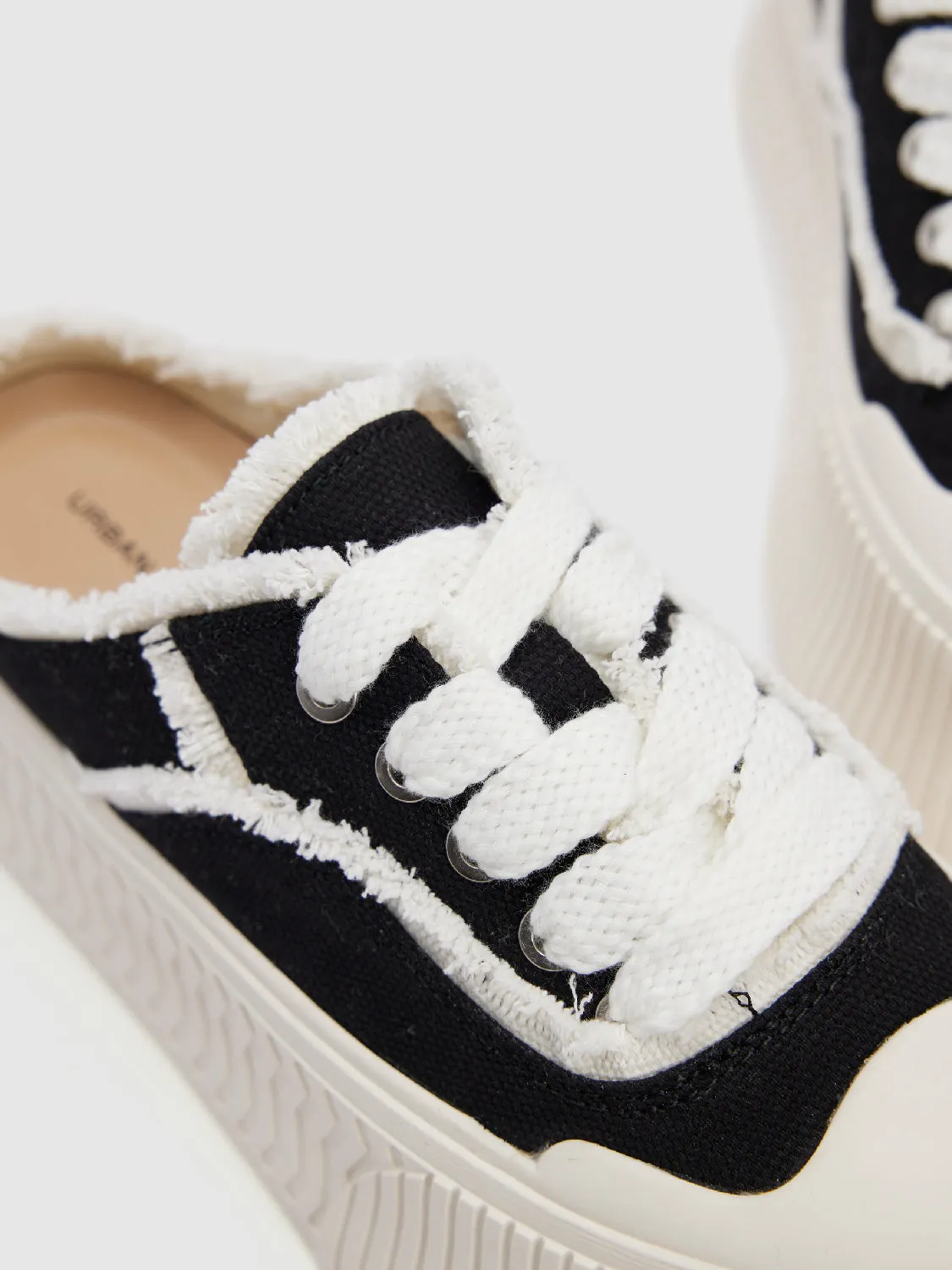 Raw Hem Round Toe Slippers sold by Urban Revivo product image thumbnail 5