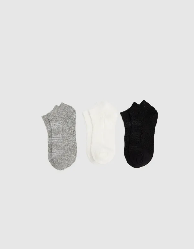 Embossed Anklet Socks sold by Urban Revivo