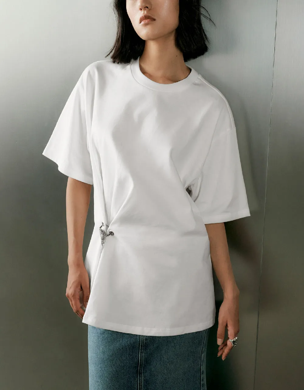 Loose Straight T-Shirt sold by Urban Revivo product image thumbnail 2