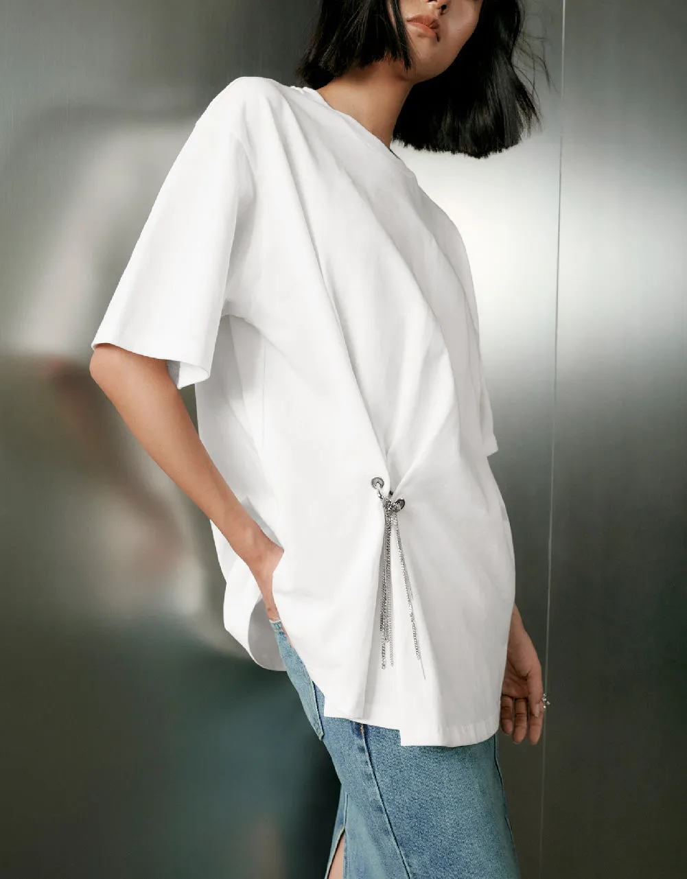 Loose Straight T-Shirt sold by Urban Revivo product image thumbnail 3