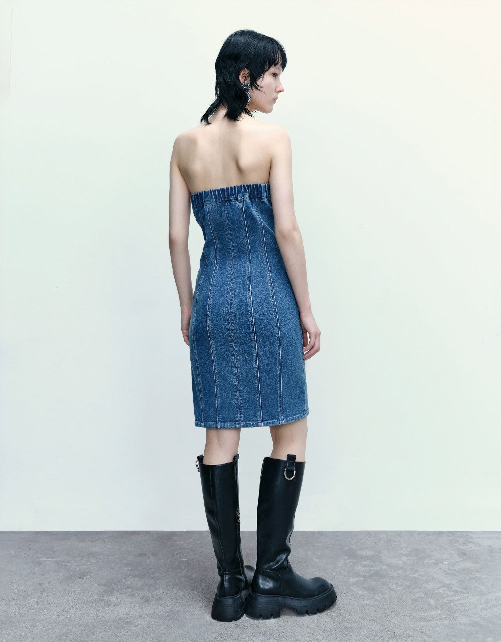 Sleeveless Off-Shoulder Denim Dress sold by Urban Revivo product image thumbnail 4