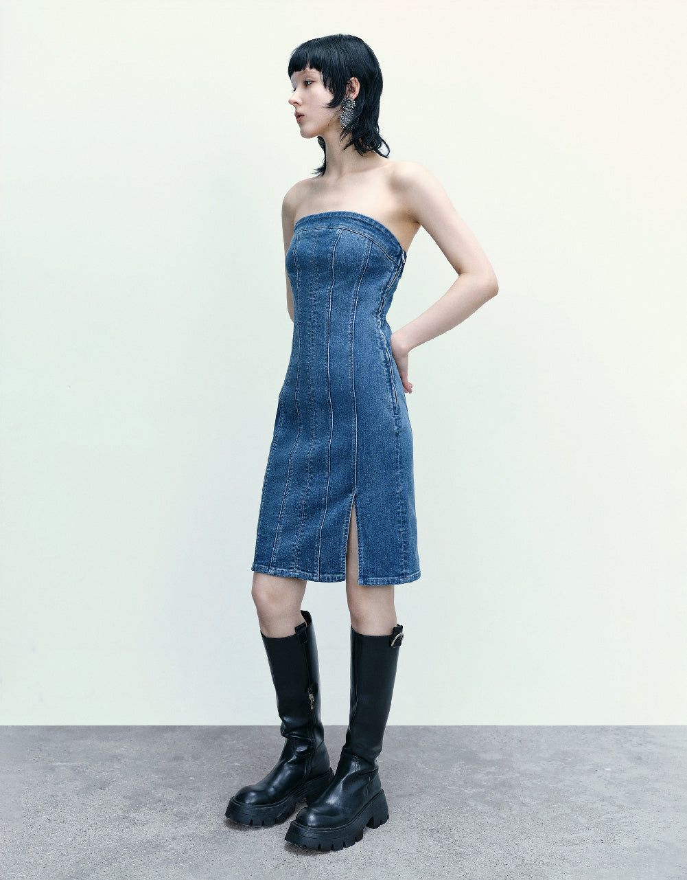 Sleeveless Off-Shoulder Denim Dress sold by Urban Revivo product image thumbnail 3