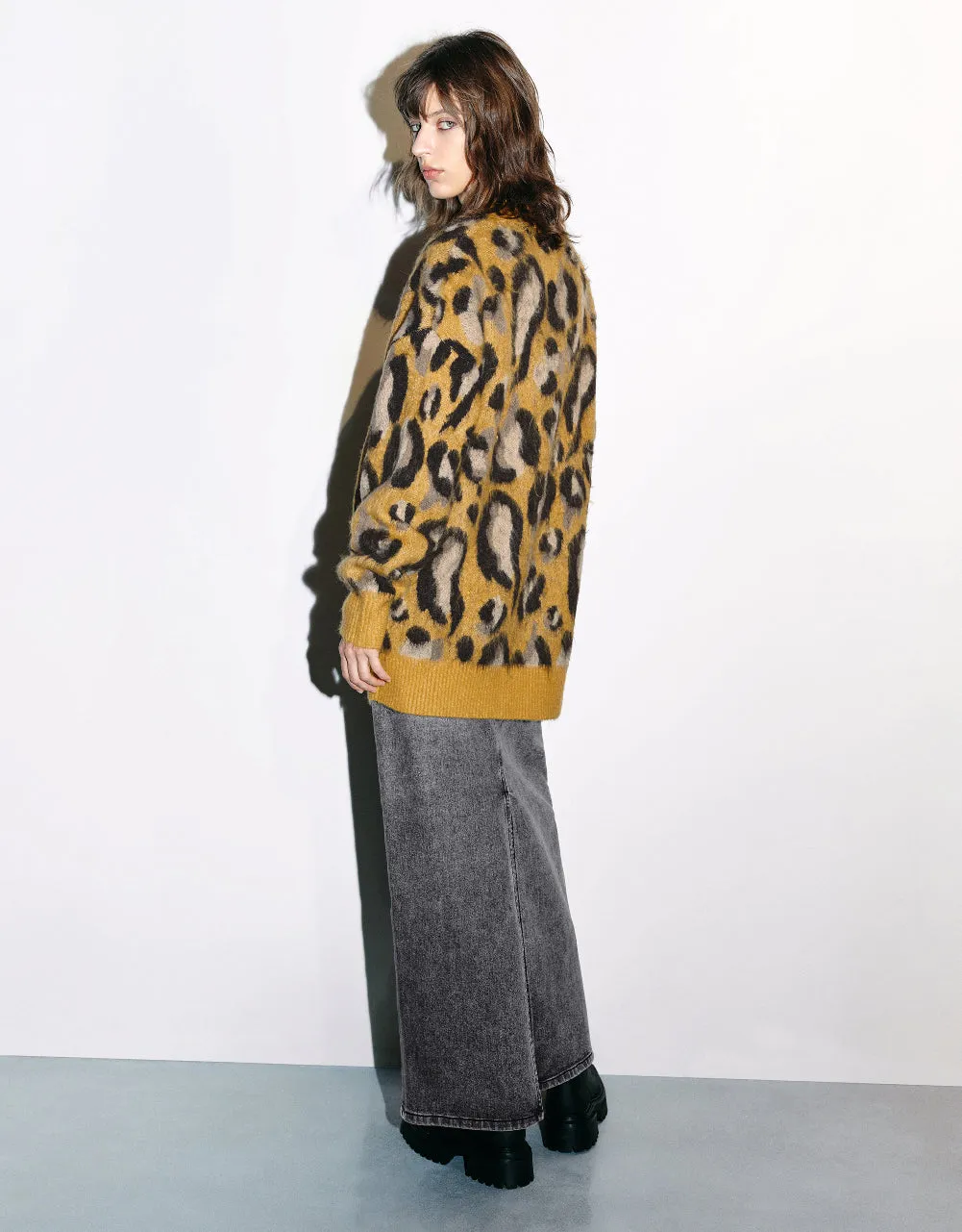 Leopard Printed V-Neck Knitted Cardigan sold by Urban Revivo product image thumbnail 4