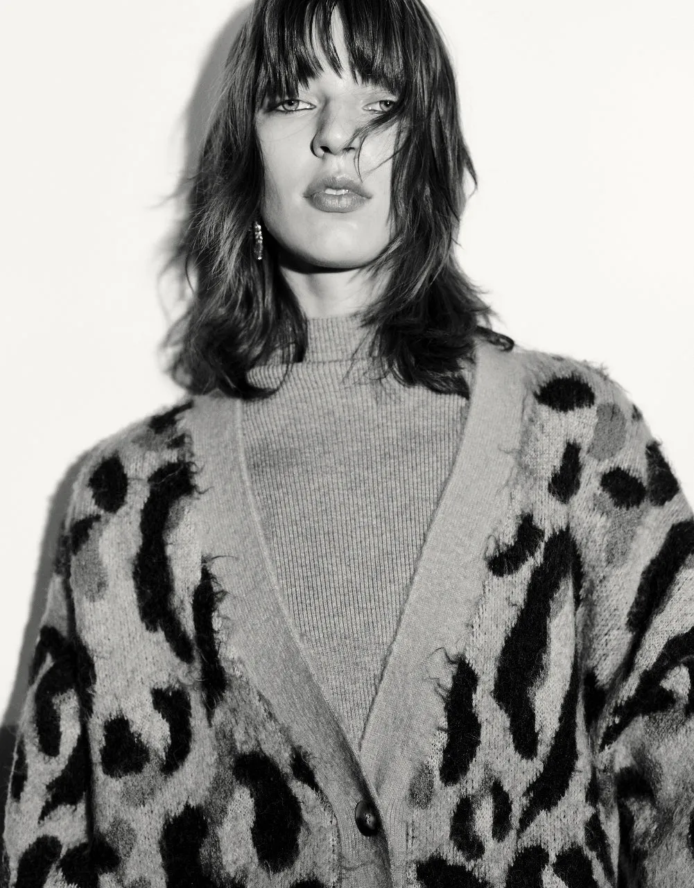Leopard Printed V-Neck Knitted Cardigan sold by Urban Revivo product image thumbnail 5