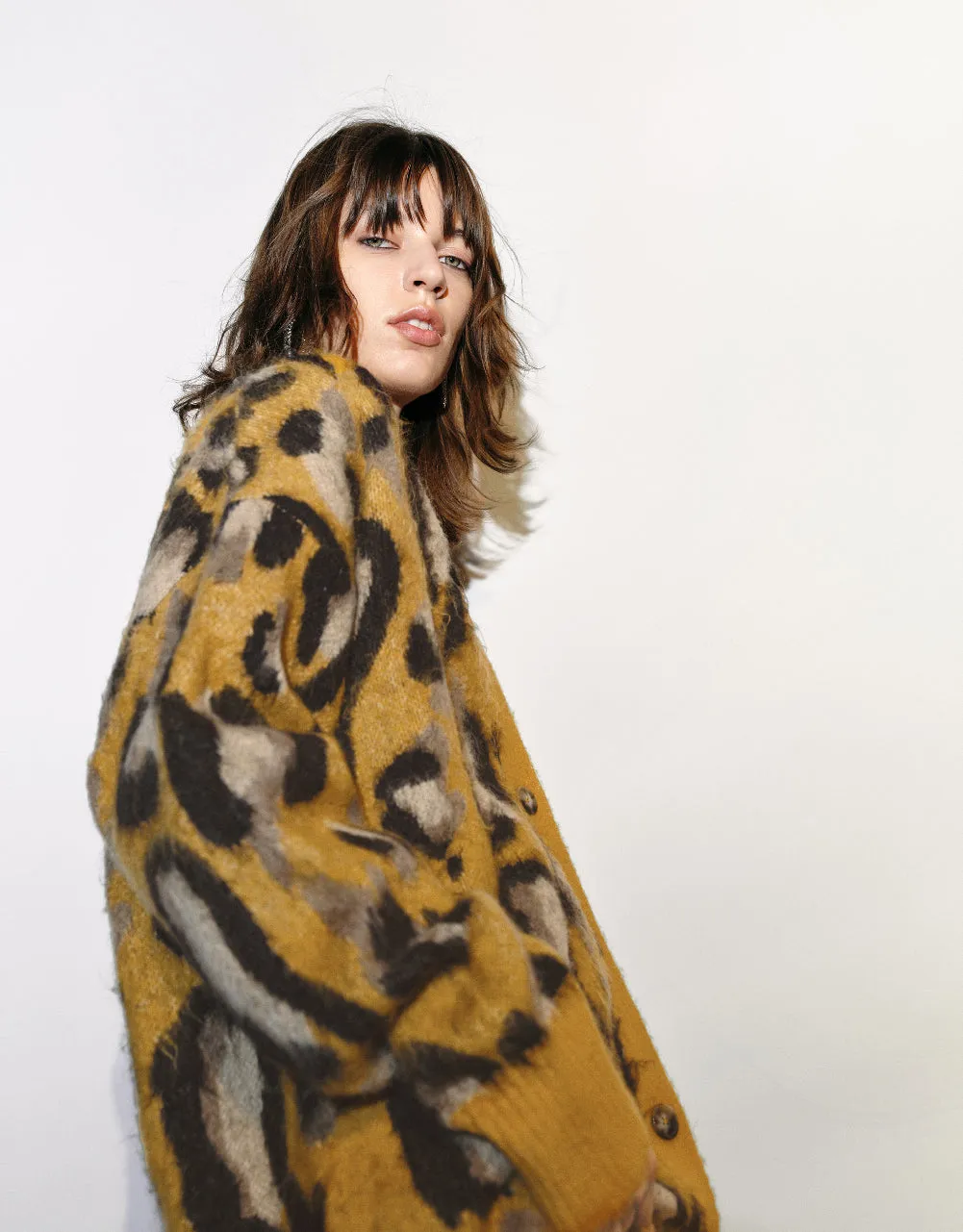 Leopard Printed V-Neck Knitted Cardigan sold by Urban Revivo product image thumbnail 3
